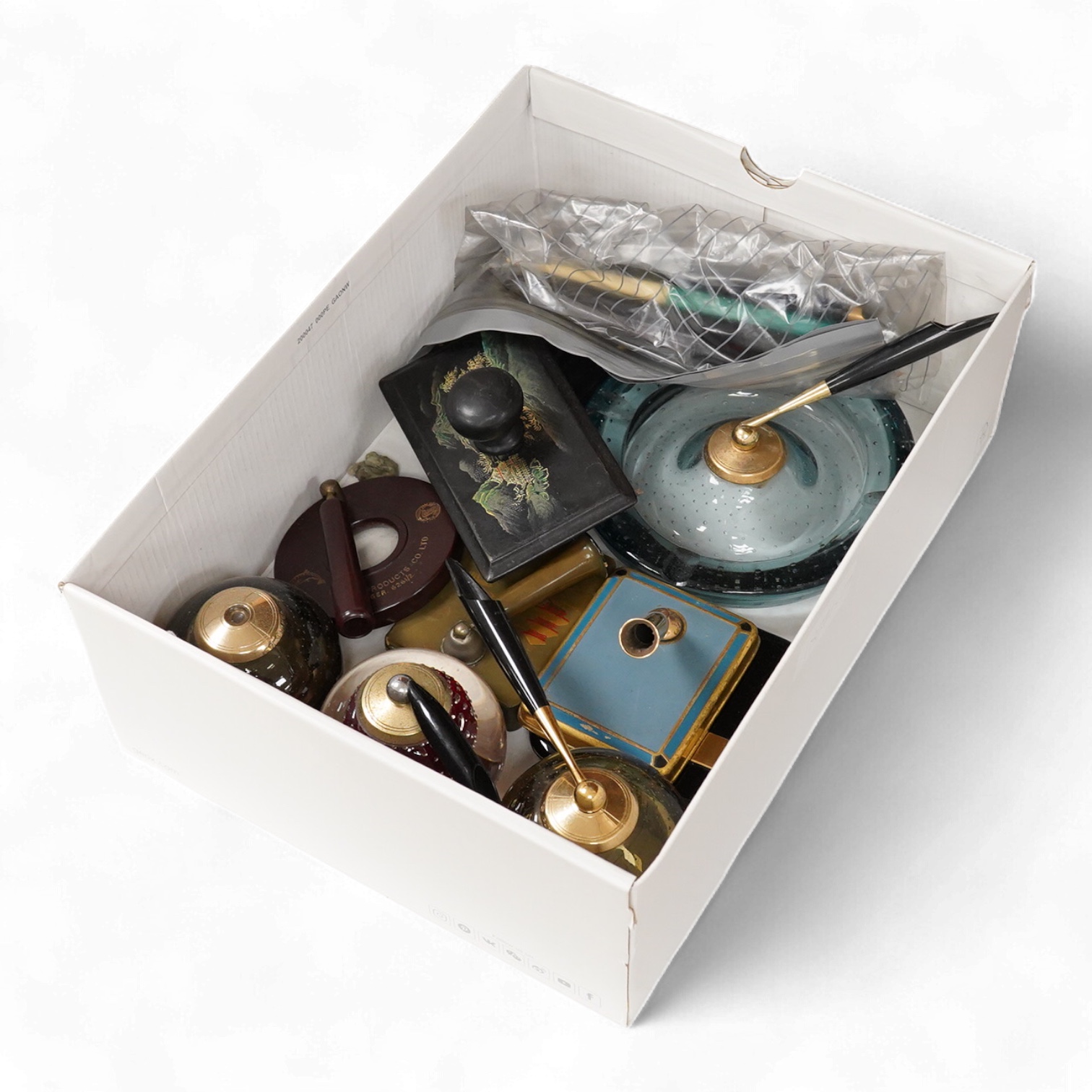 Fountain pen desk bases by Parker and sundry desk pens